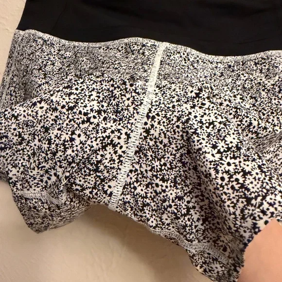 lululemon athletica Shorts - Picture 3 of 9